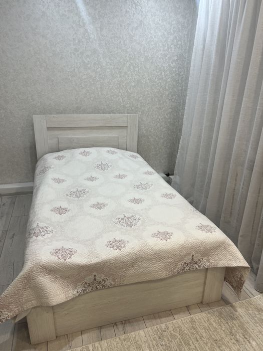 Кровать с матрсом