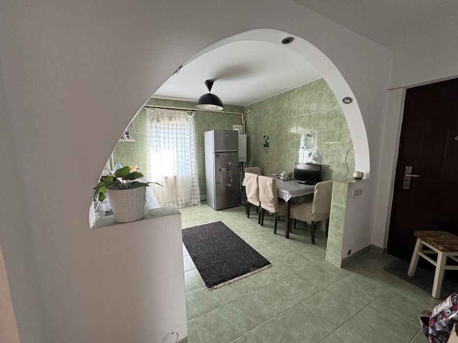 Apartament 2 camere  et. 4, central, strada Zmeurei