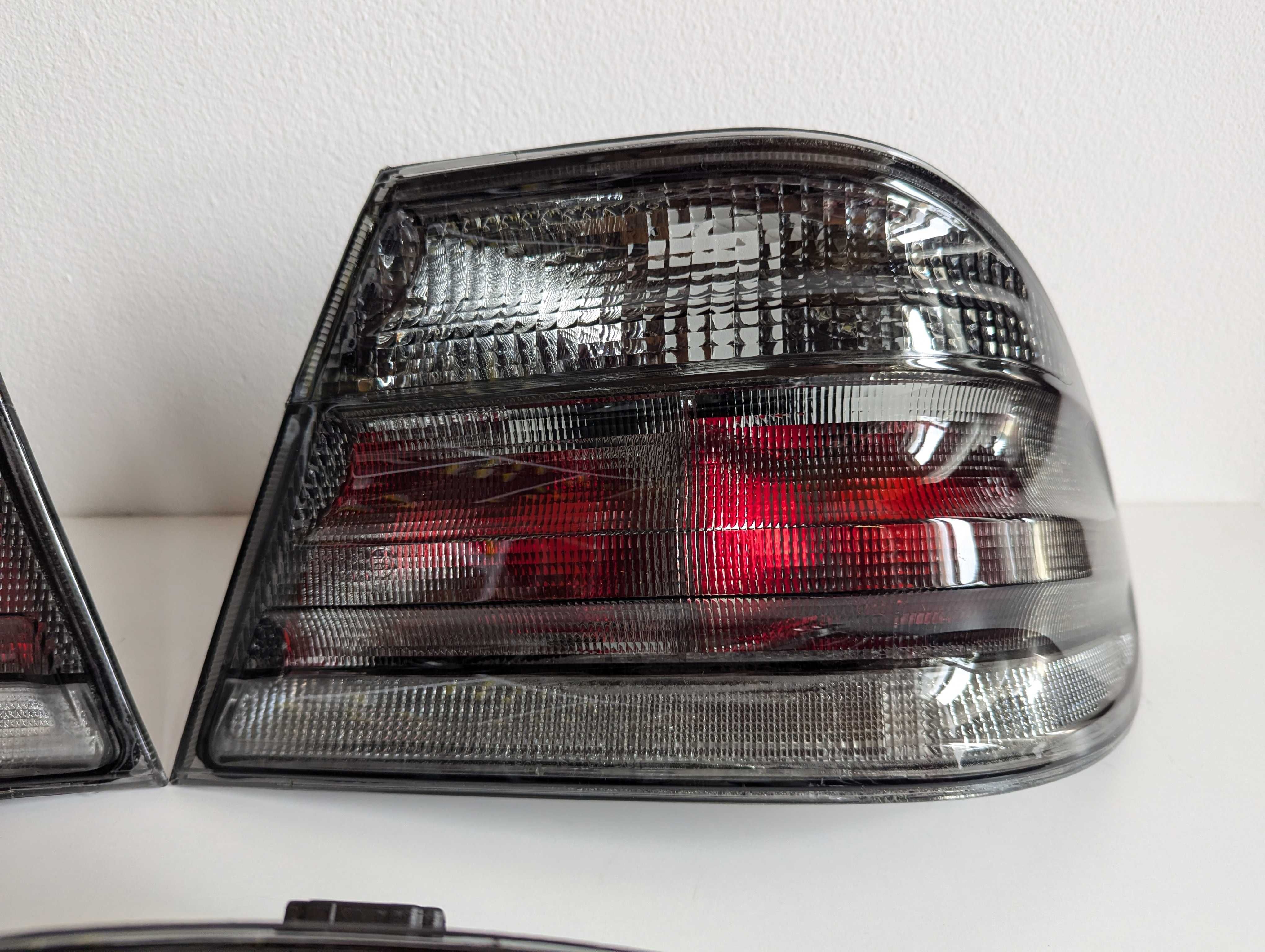 Стопове Мерцедес 210 Нови опушени тъмни Е класа Mercedes W210 опушени