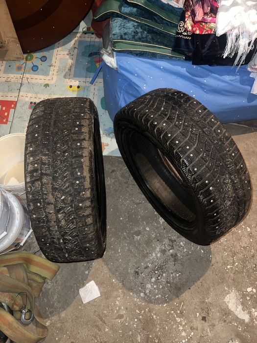 Продам 2 Шины шипованные в хорошем состояний все шипы на месте