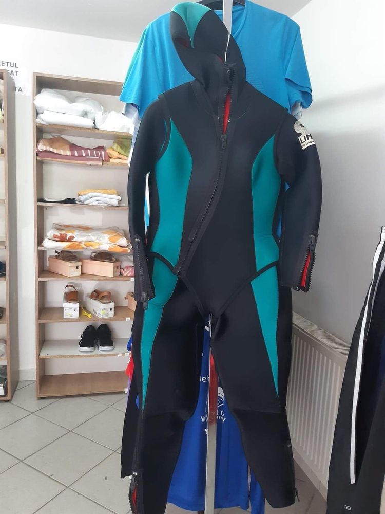 Costum scufundari