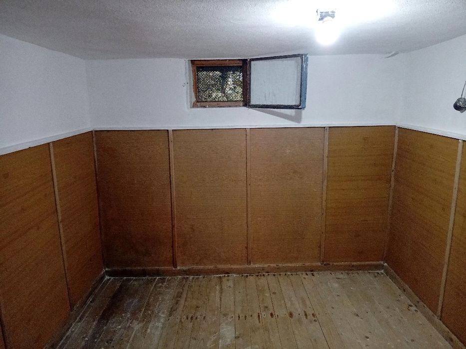 Garaj mare Vulcan+ 2 anexe  teren proprietate