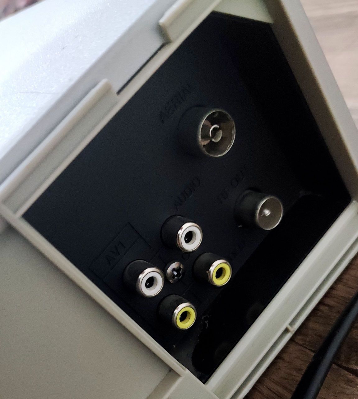 видеомагнитафон LG L417