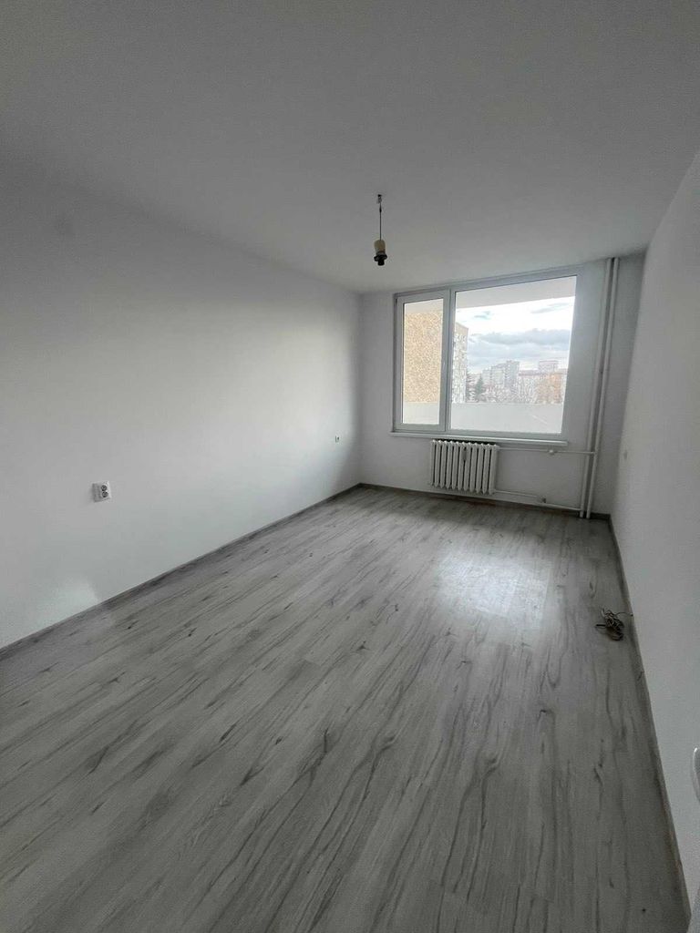 Продава се Тристаен апартамент в Разград, Лудогорие - 100 кв.м за 1148 €/кв.м - Снимка #12