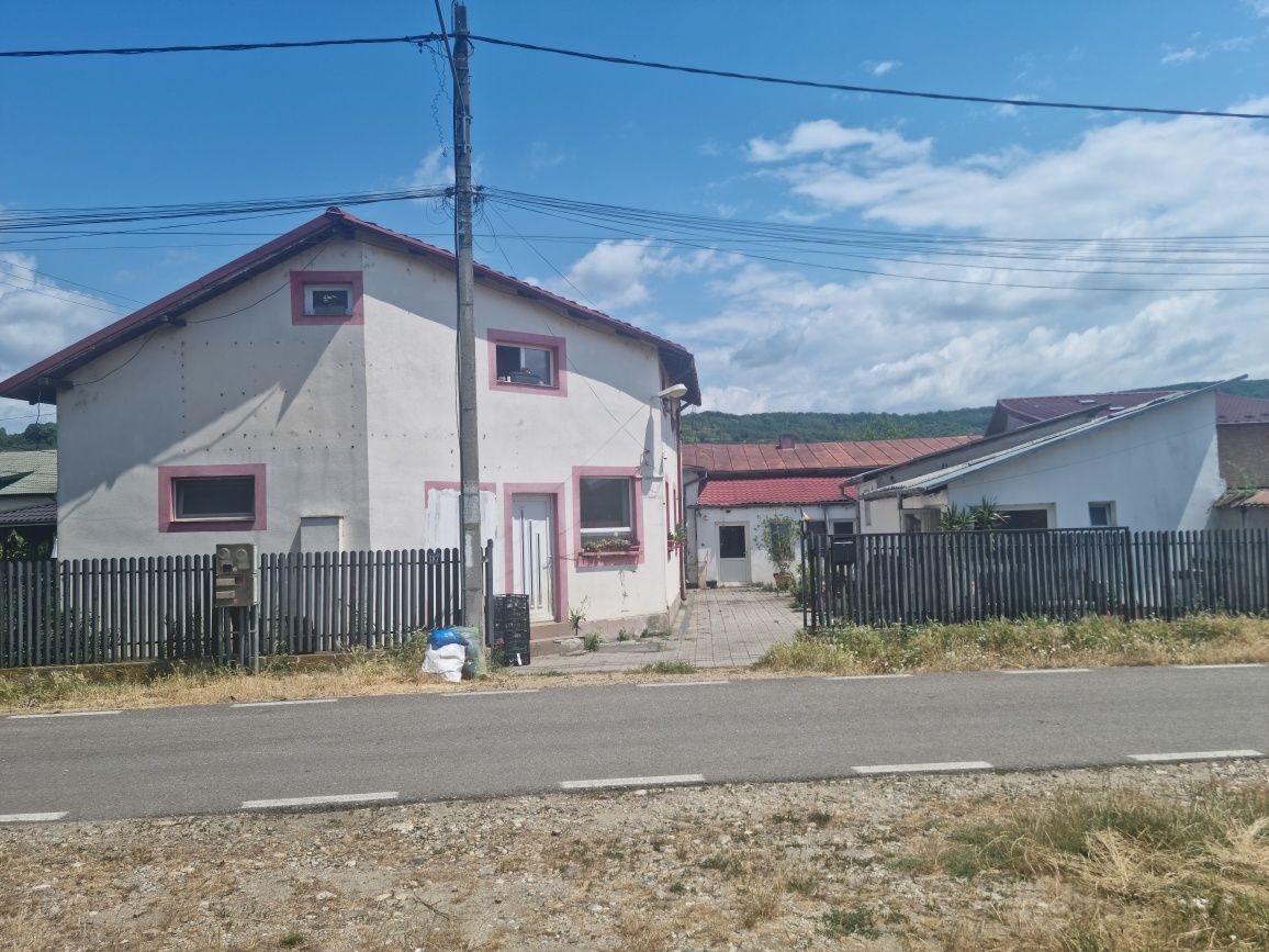Casă de vânzare!