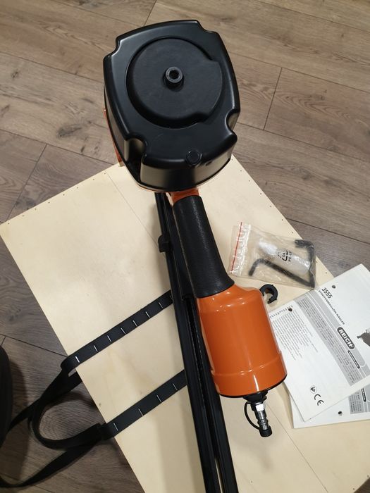 Vand pistol pneumatic pentru cuie in banda la 20⁰ Reich 3555 ca nou