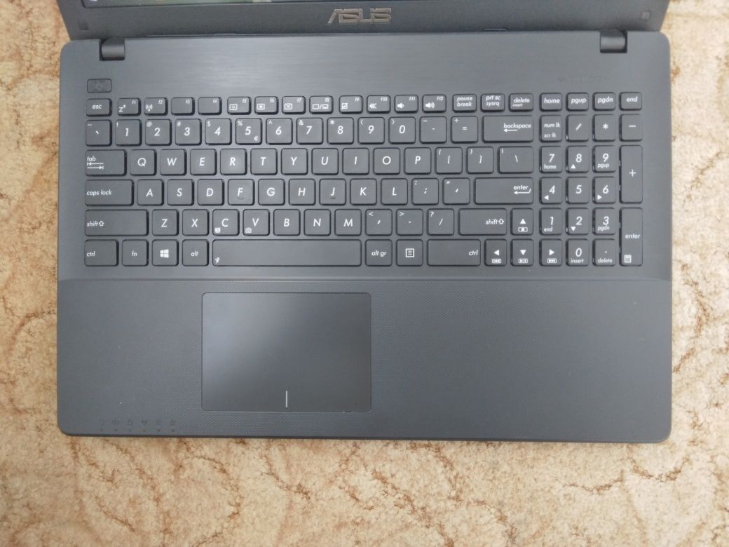 L A P T O P- Asus 4 Gb ram,folosit 6 luni de zile