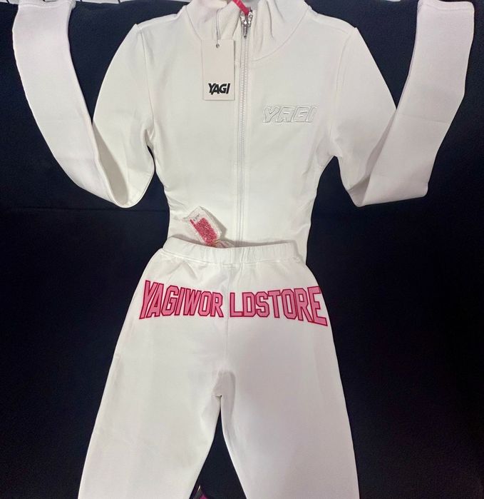 Trening-YAGI vol 3- original 

-Preț 650 Ron 
-Mărimea XS-S

-Treningu