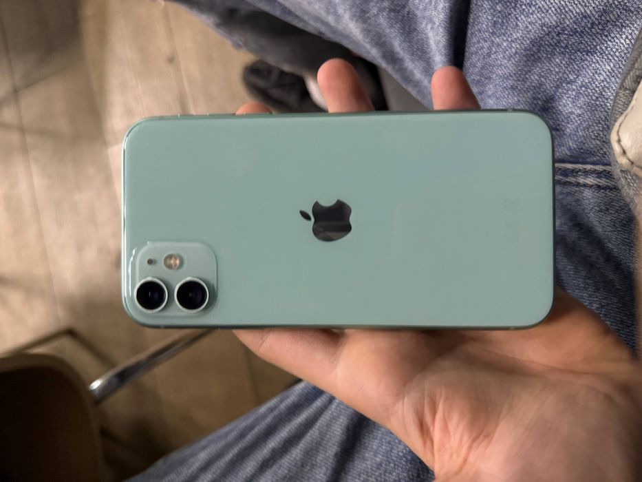 Продам айфон 11