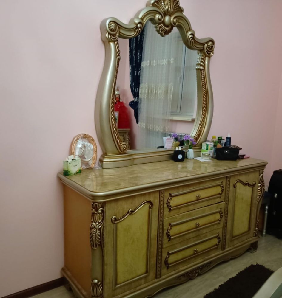 Продаю спальную гарнитуру