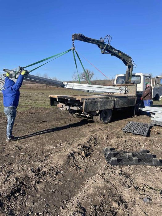 Багер и самосвал с кран