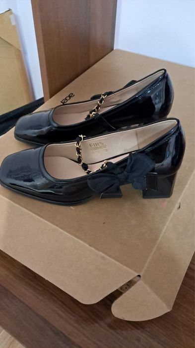 Женские туфли из лакированной кожи 38 размер