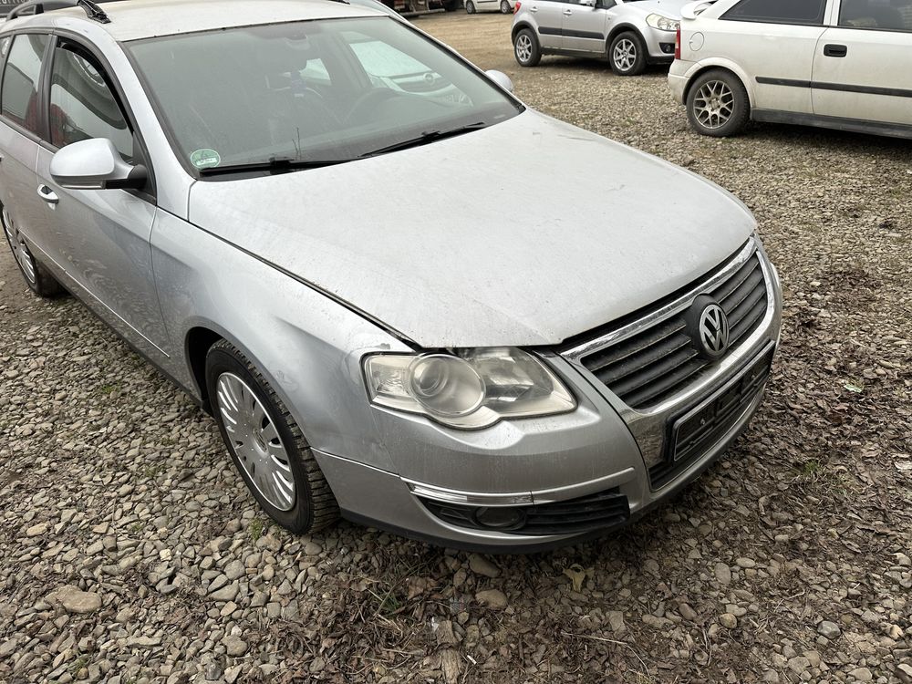 Far dreapta cu lupa Vw passat B6 ( De Europa )