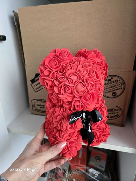 Всякакви видове мечета и сърца направени от вечни рози