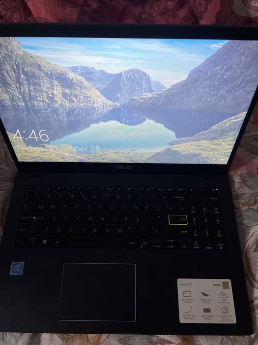 Laptop Asus 2 in 1, 8GB RAM, ecran rabatabil ideal pentru scoala sau