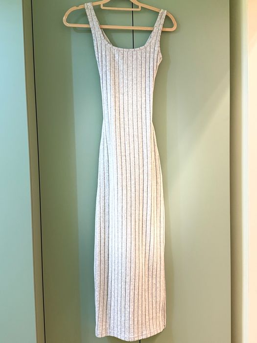 Сива дълга рокля с цепка