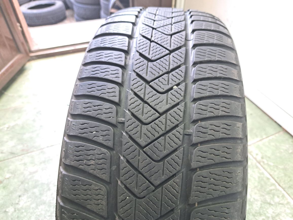 O anvelopa 225/40 R19 Pirelli