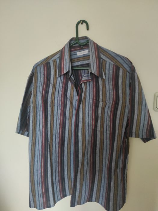 Cămăși cu mânecă lungă și scurtă, diferite mărimi, diferite modele, cu