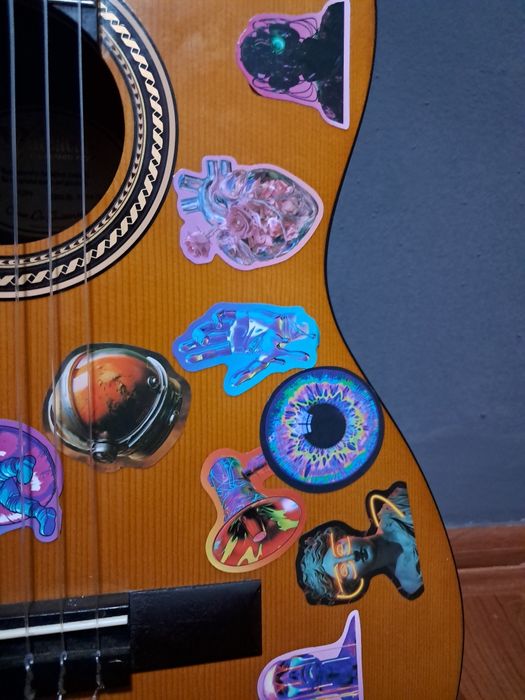 Chitară clasică Valencia – customizată artistic, sunet plăcut, ideală