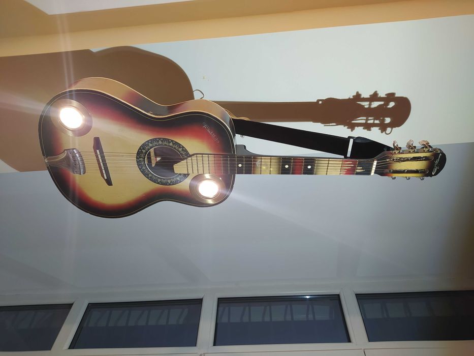 Китара "Кремона" преработена на осветително тяло