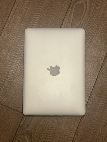 MacBook Pro ( Retina, 13-inch, Late 2013 ) в отличном состоянии.