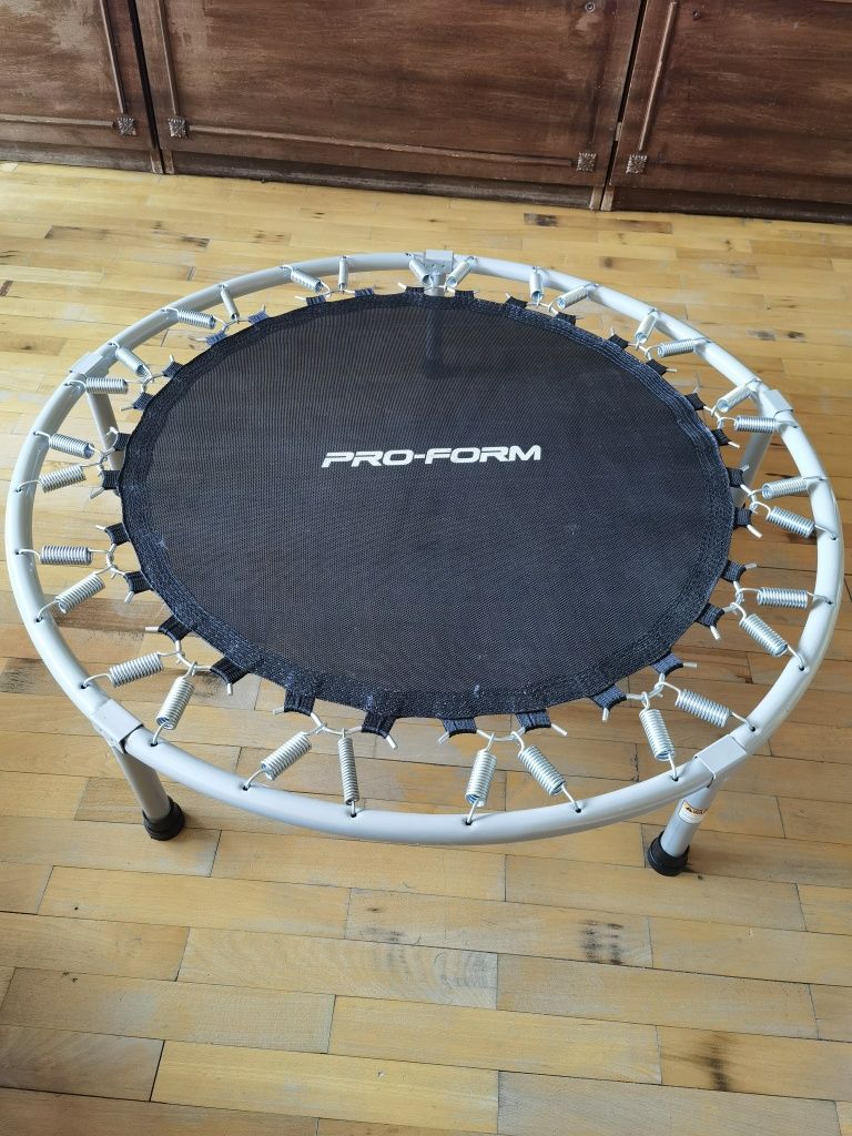 Продавам малък батут Pro-form