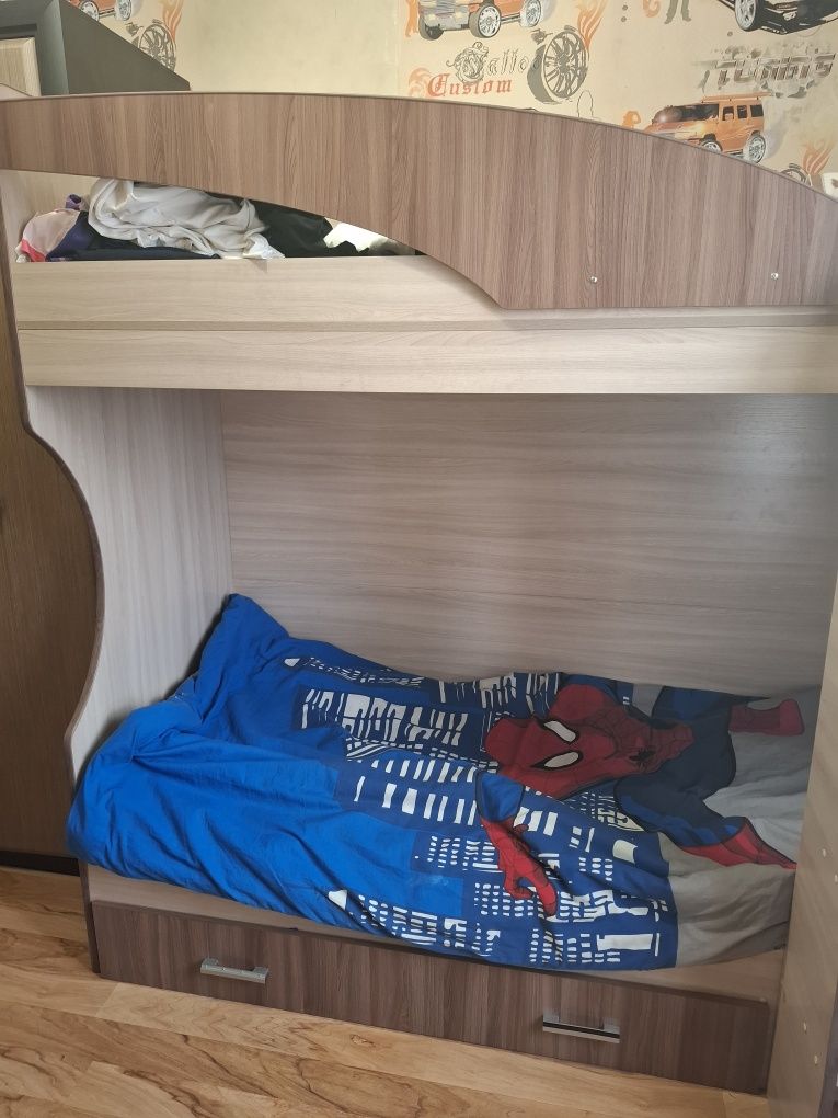 Двухъярусная кровать