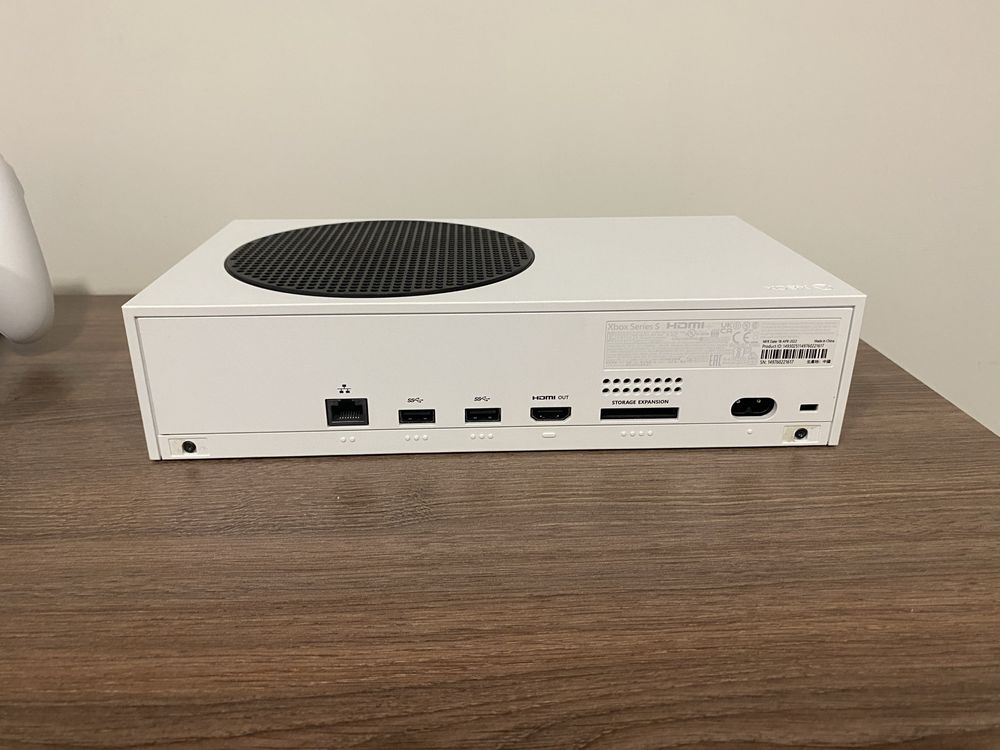 Xbox Series S 512 gb с два контролера