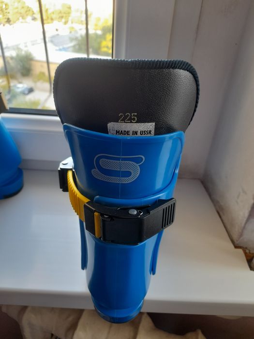 Продам детский лыжные ботинки