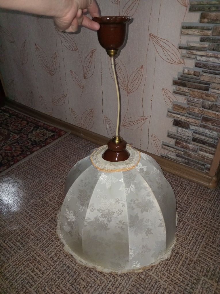 Продам люстру в спальню.