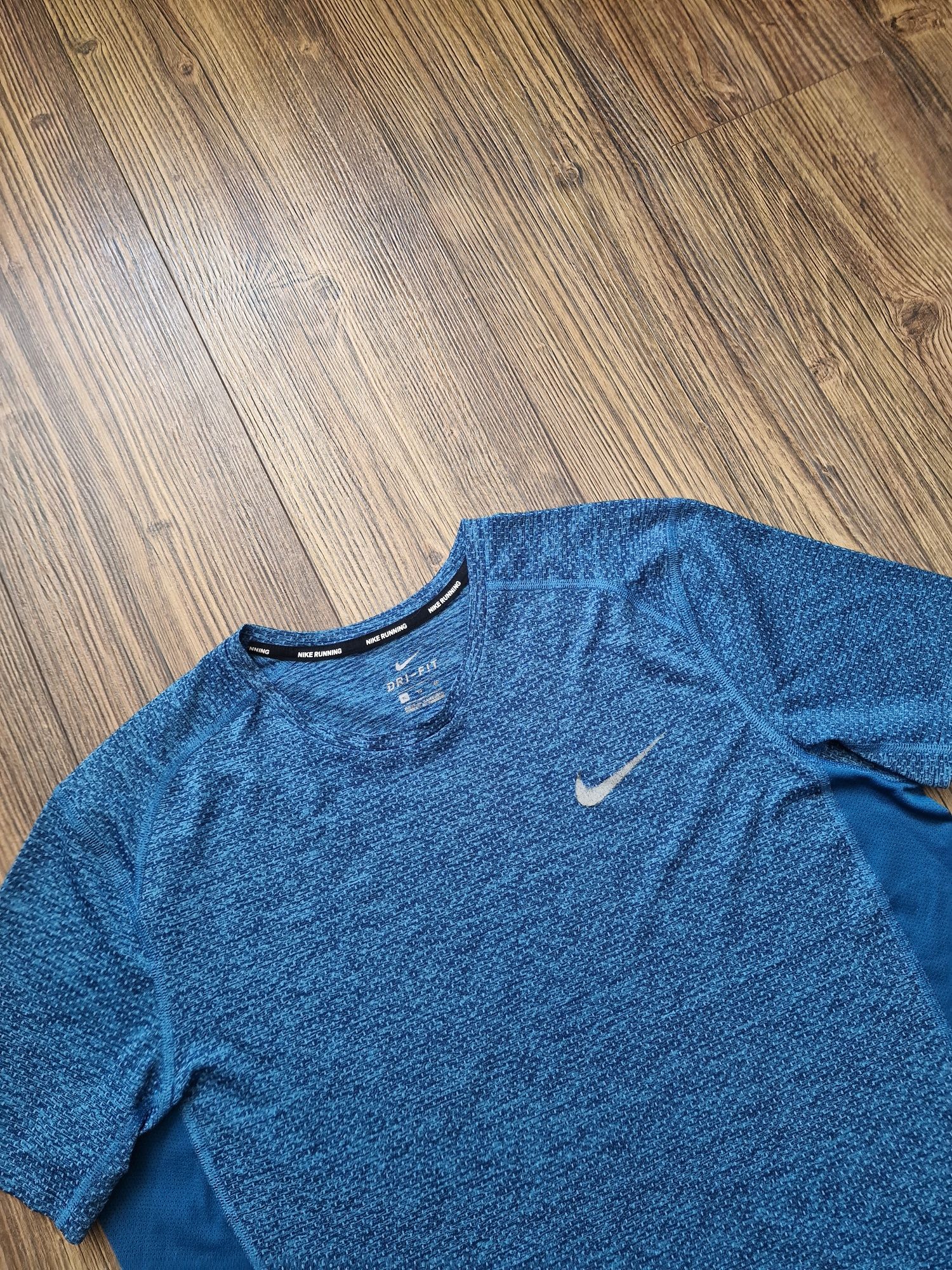 Страхотна мъжка тениска NIKE размер XL