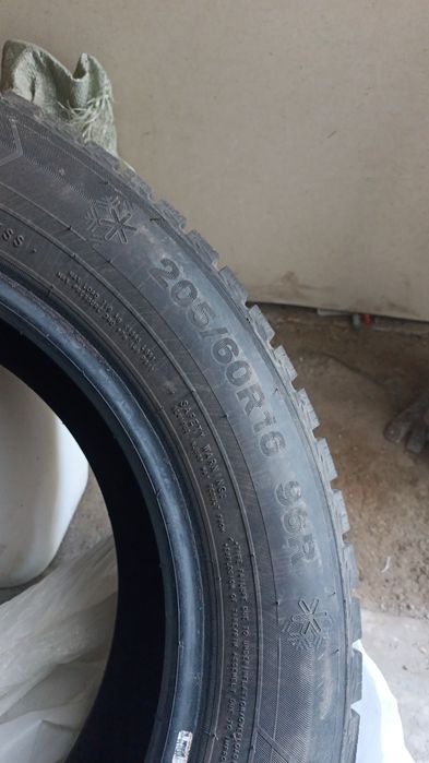 Продам.две резины зима.