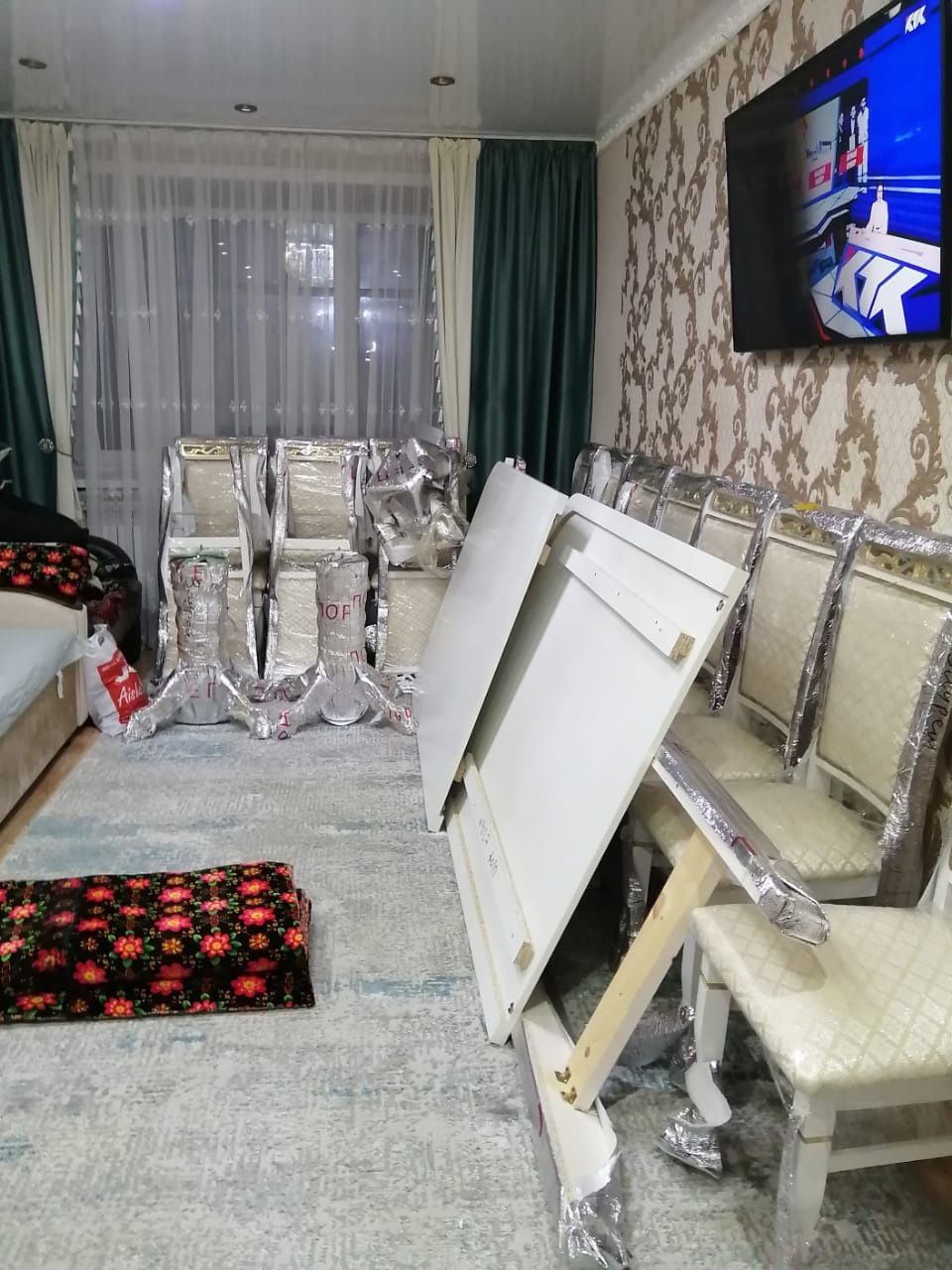 Продам стол новый