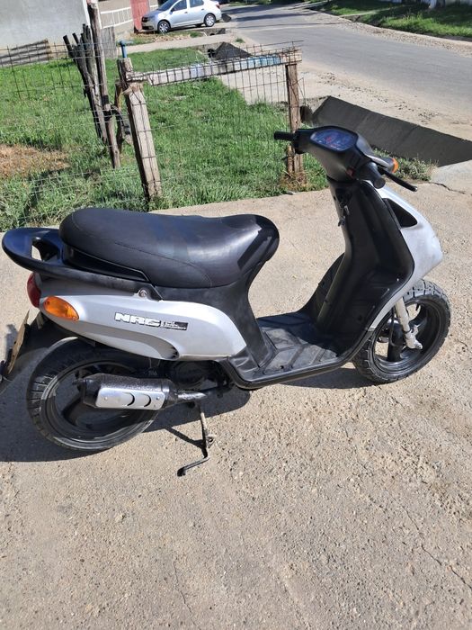 Vând scuter piaggio nrg