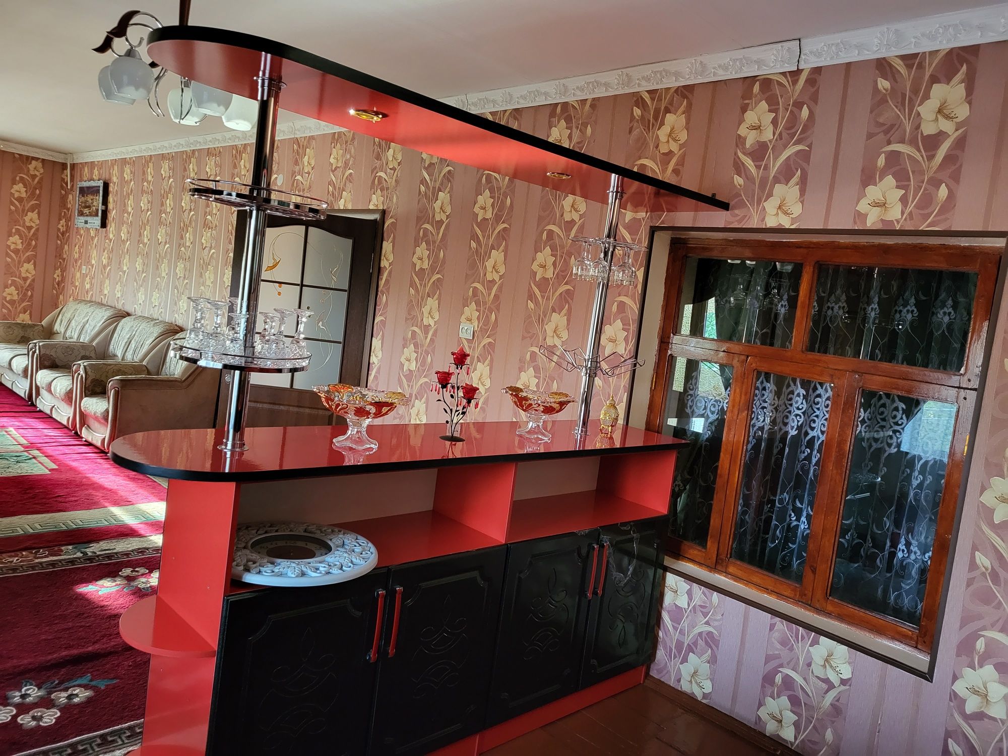 Продам  кухонный бар