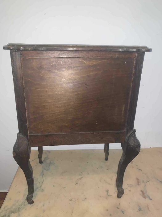 Comoda mica cu trei sertare si maner din bronz