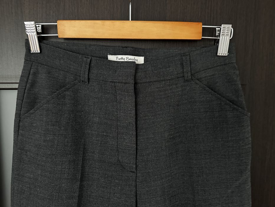 Pantaloni lână Betty Barclay mărimea 34
