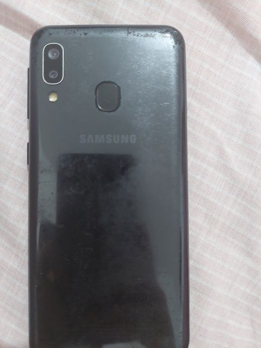 Samsung Galaxy A20 e , funcțional , resetat , ușoare defecte