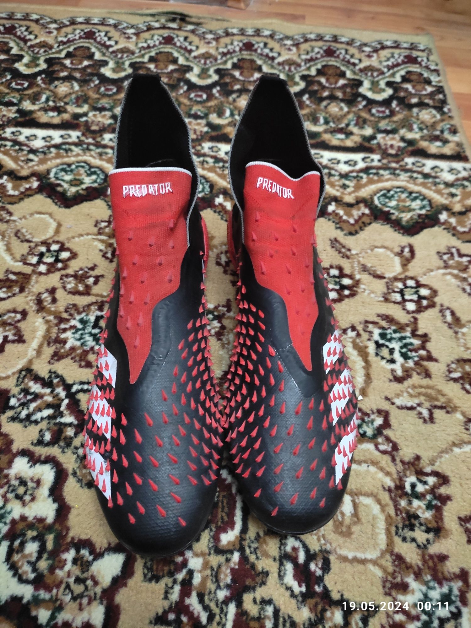 Adidas butsi Predator razmer 43