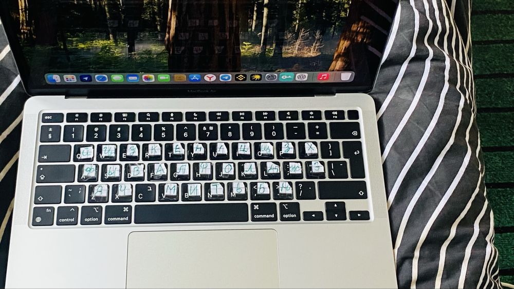 Срочно продаю Macbook Air  M1 13”