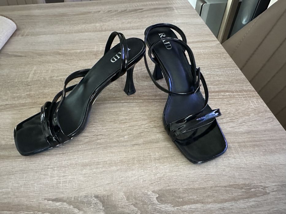 Sandale negre elegante lacuite RAID