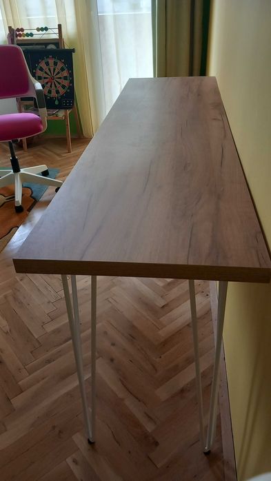 Детско бюро с метални крачета