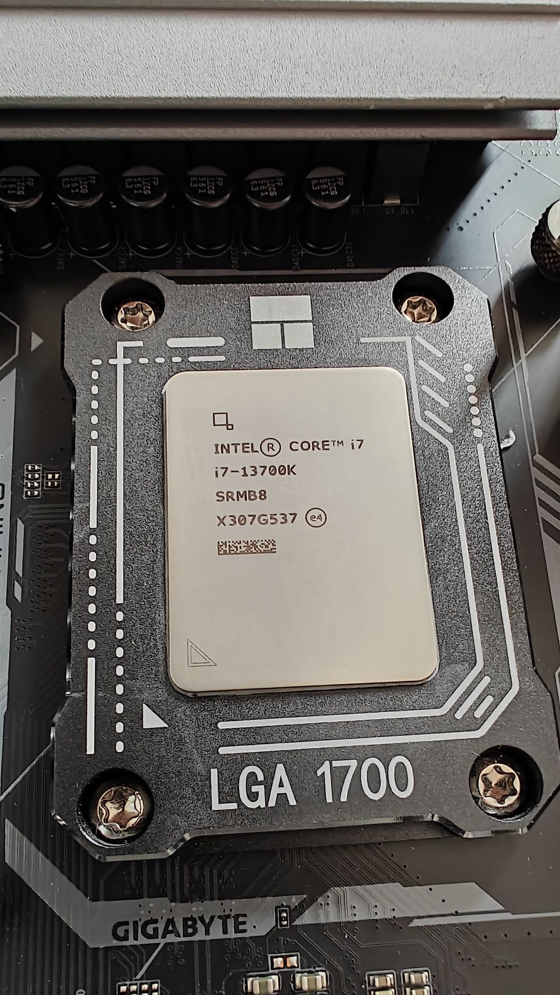 Kit Intel Core i7 13700K +MB Gigabyte Z690 GAMING X+32 GB DDR4 G.Skill