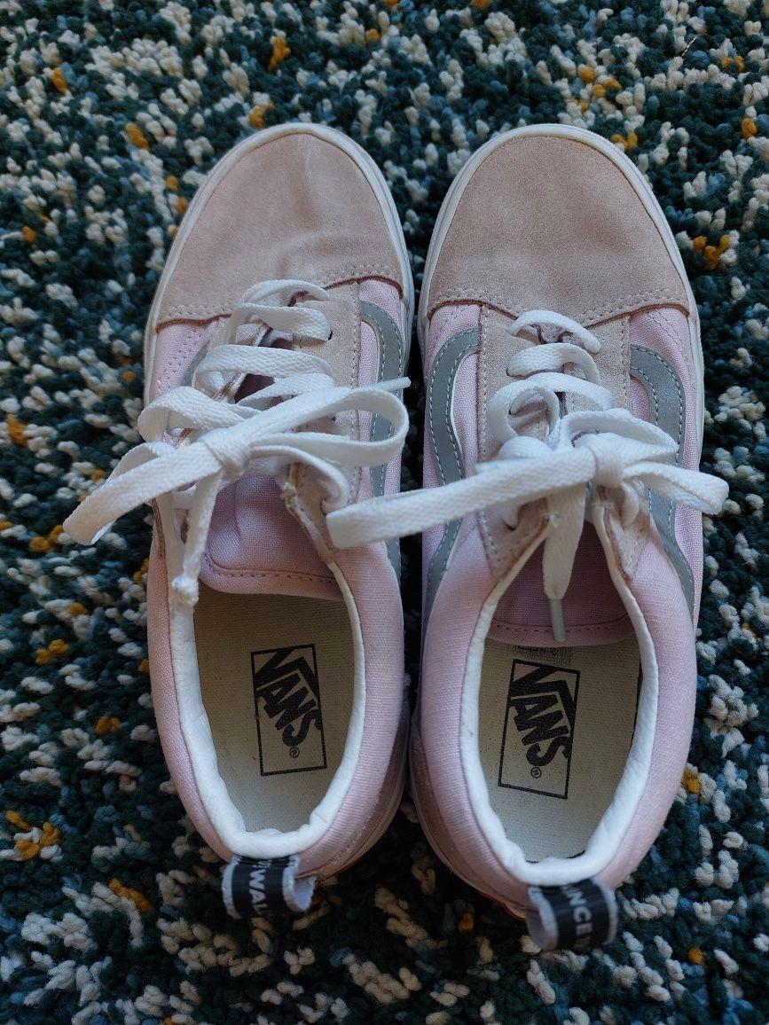 Дамски светлорозови кецове Vans 36.5