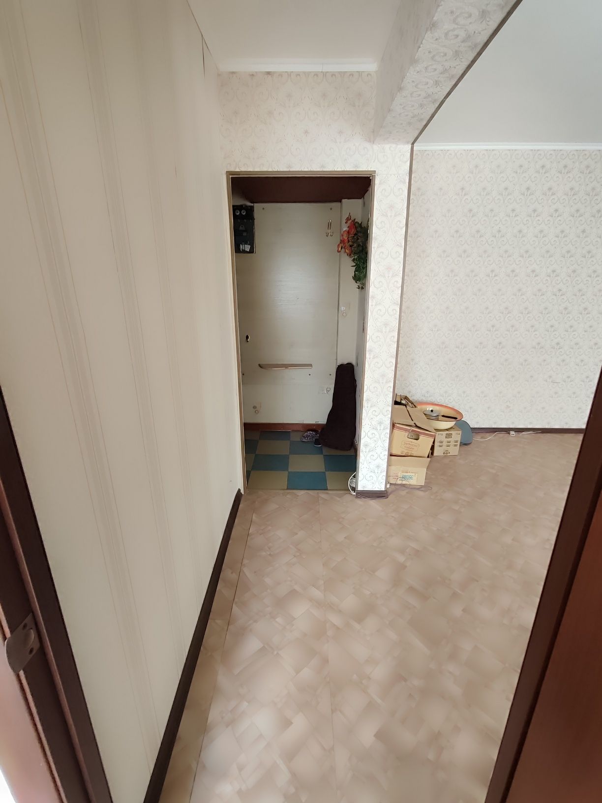 Продается 2-комн (2-24, 4 эт)