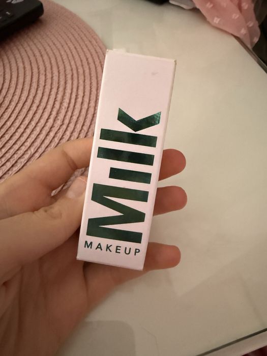 ОРИГИНАЛНА основа за грим на Milk