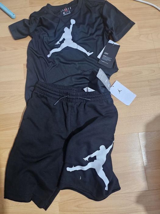 Продам костюм в оригинале