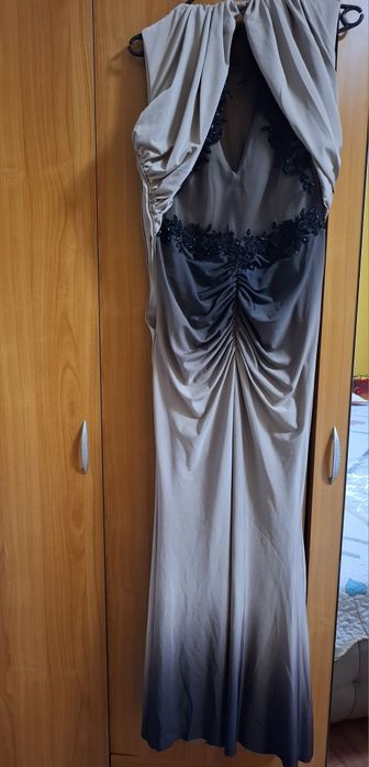 Vand rochie de ocazie!