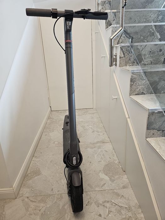 Trotineta electrica fffff puțin folosita, încă in garanție.