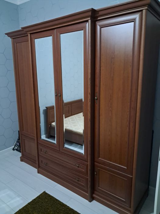 Продам спальный гарнитур